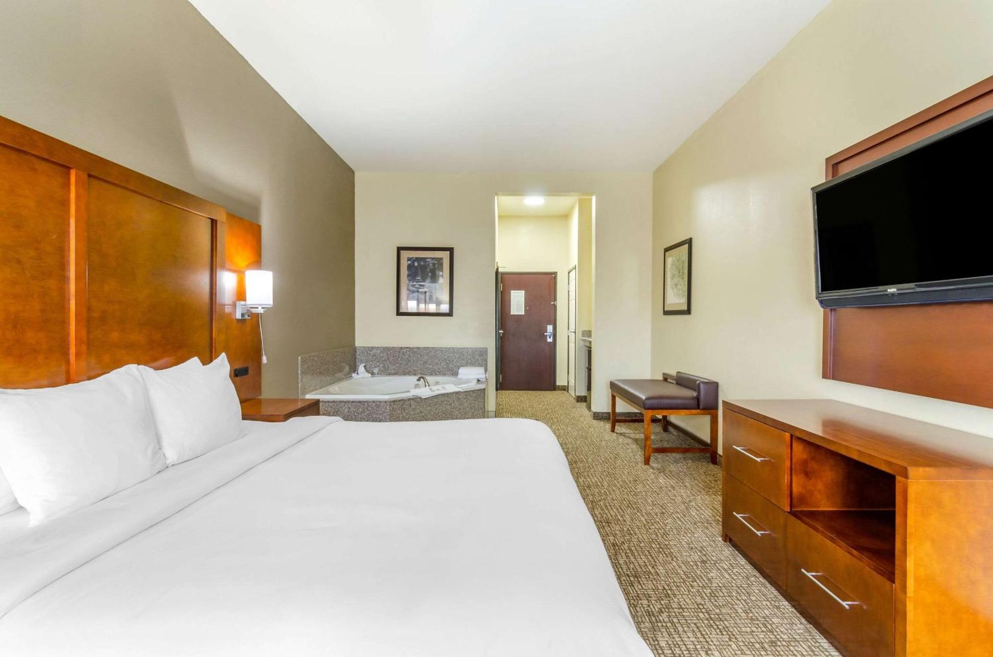 Comfort Inn & Suites Near Bethel College Newton Eksteriør billede