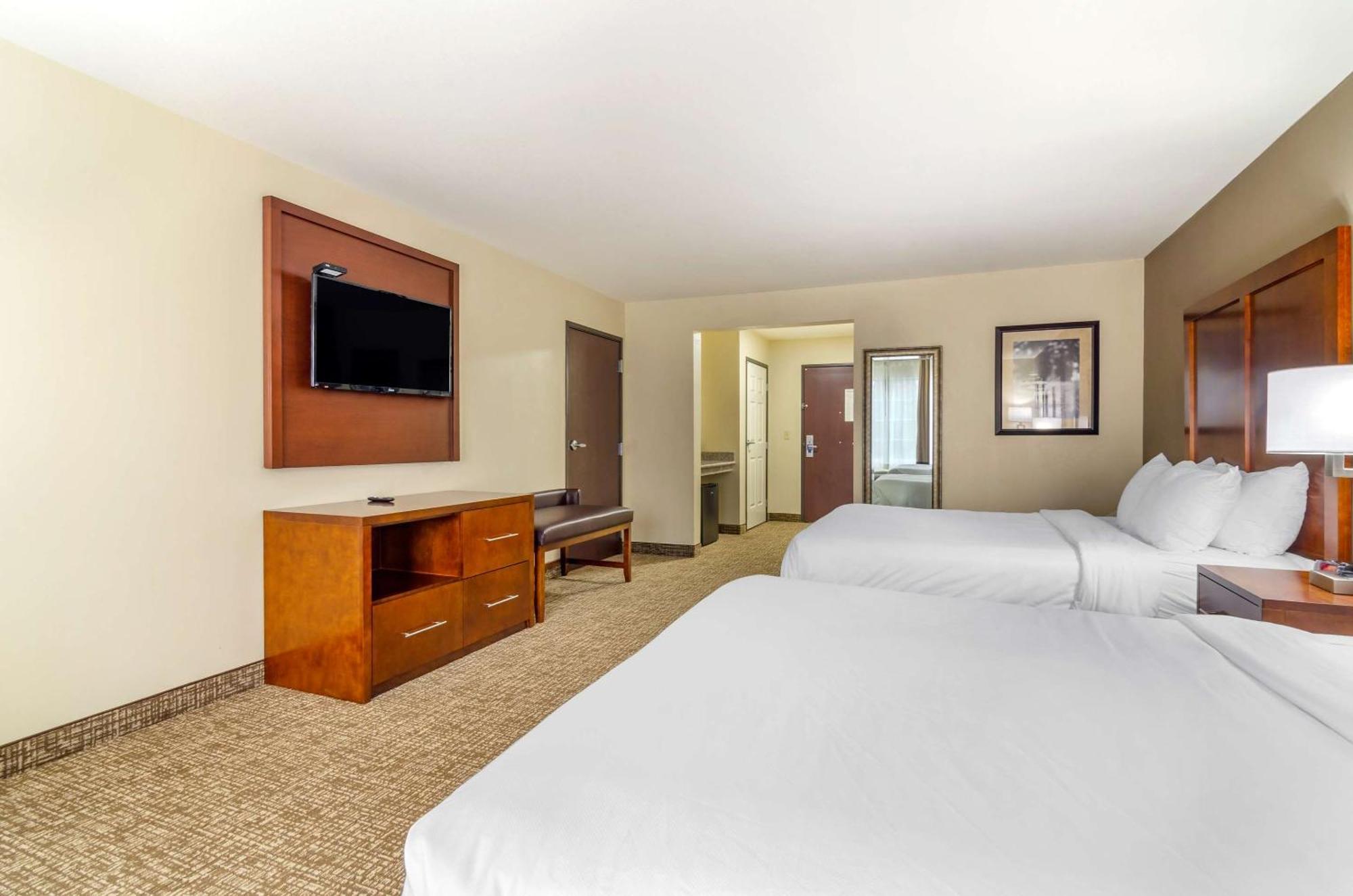Comfort Inn & Suites Near Bethel College Newton Eksteriør billede